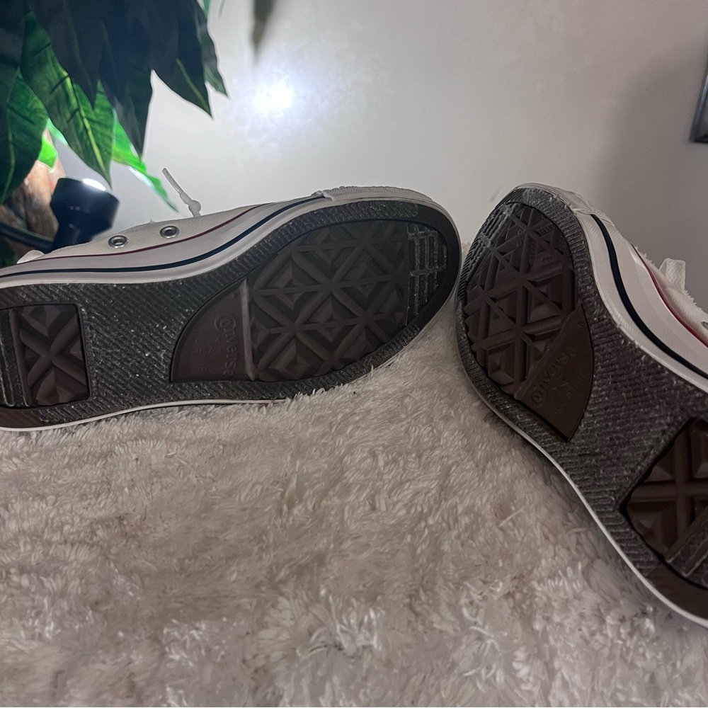 Converses - Picture 7 of 7